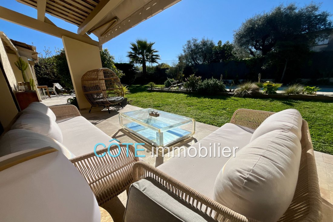 Villa in Les Cougoulins-Rastines, Antibes, France 2 - 17540857