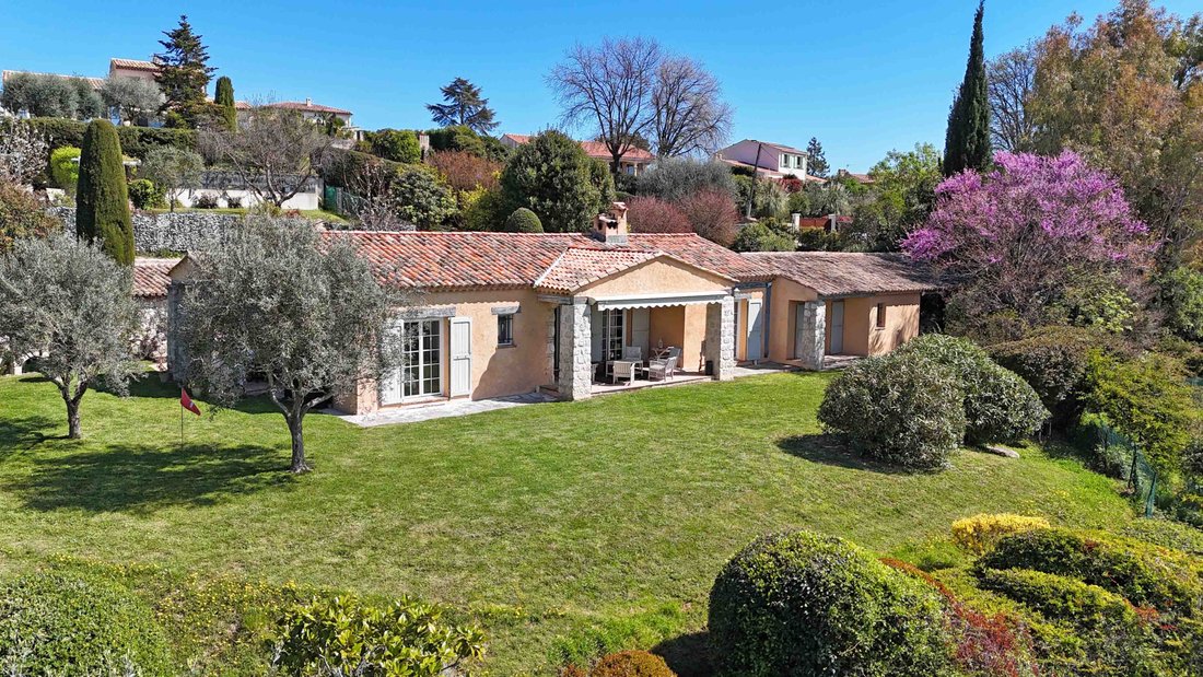 Villa in Saint-Paul-de-Vence, Provence-Alpes-Côte d'Azur, France 1 - 17505736