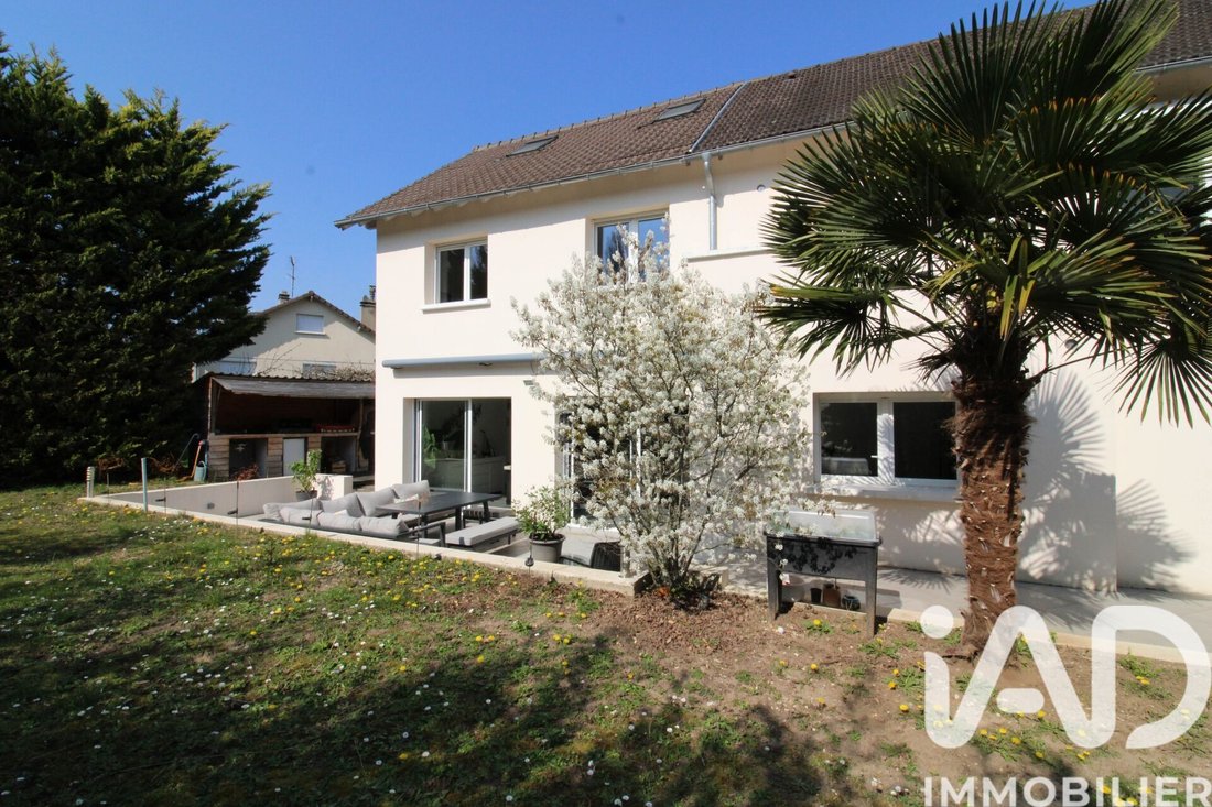 House in Verneuil-sur-Seine, Ile-de-France, France 2 - 17545738