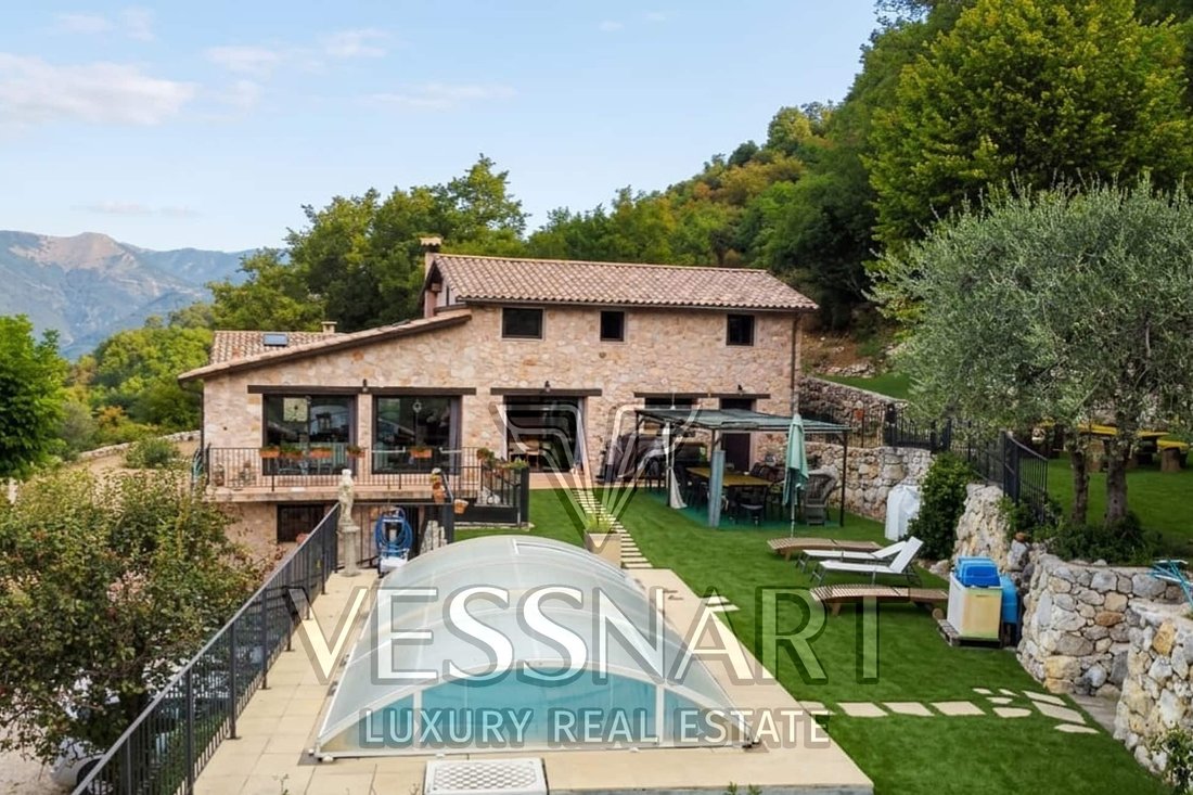 Villa in Menton, Provence-Alpes-Côte d'Azur, France 1 - 14491345