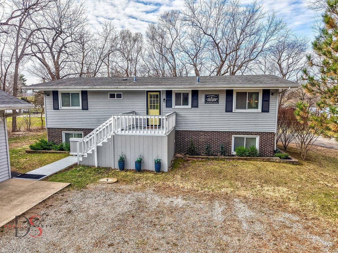 House in Varna, Illinois, United States 2 - 17539961