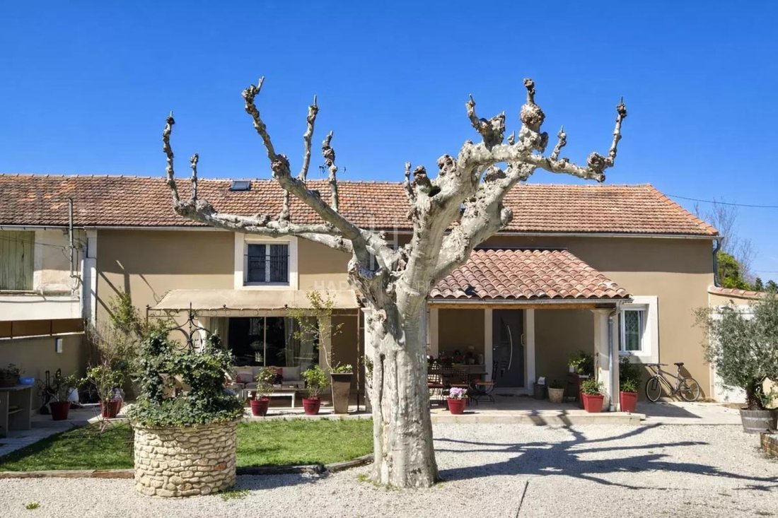 Farm Ranch in Orgon, Provence-Alpes-Côte d'Azur, France 1 - 17539492