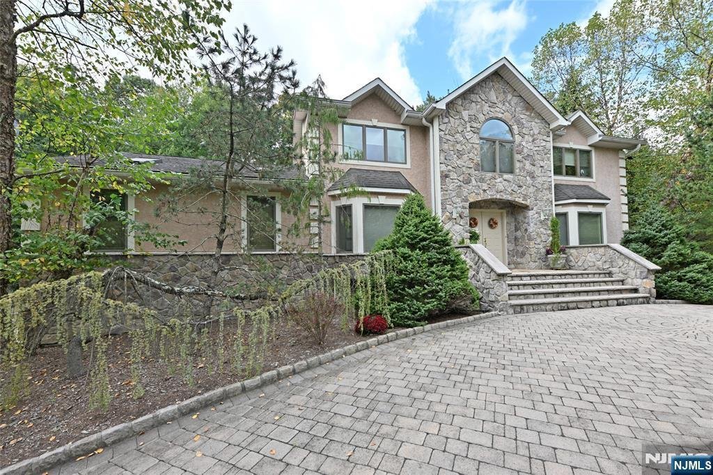 House in Airmont, New York, United States 2 - 16403405