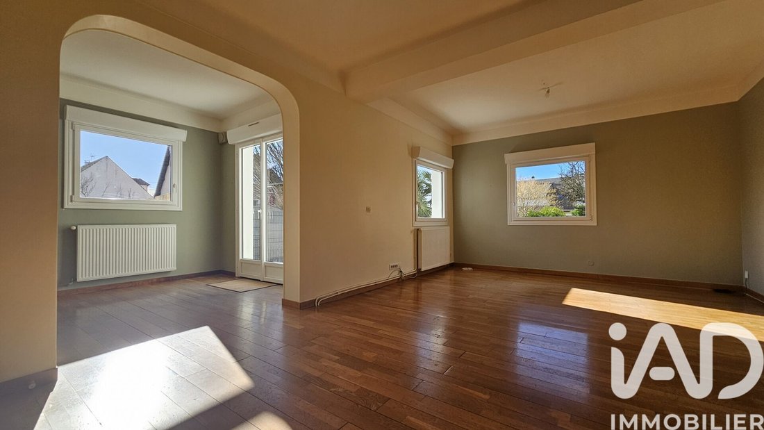 House in Sucy-en-Brie, Ile-de-France, France 2 - 17545694