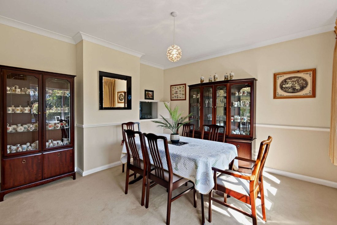 House in Sunningdale, England 4 - 17540248