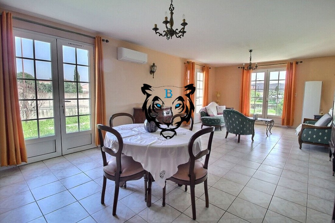 House in Partie Nord-Ferrieres-Cadenades-Rouviere, Le Muy, France 2 - 17543306