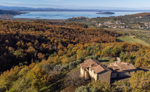 Estate in Magione, Umbria, Italy 1