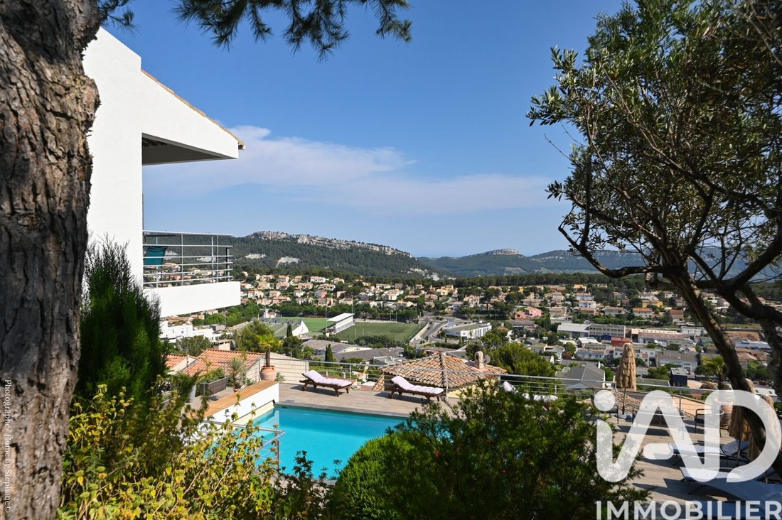 House in Carnoux-en-Provence, Provence-Alpes-Côte d'Azur, France 1 - 17545752