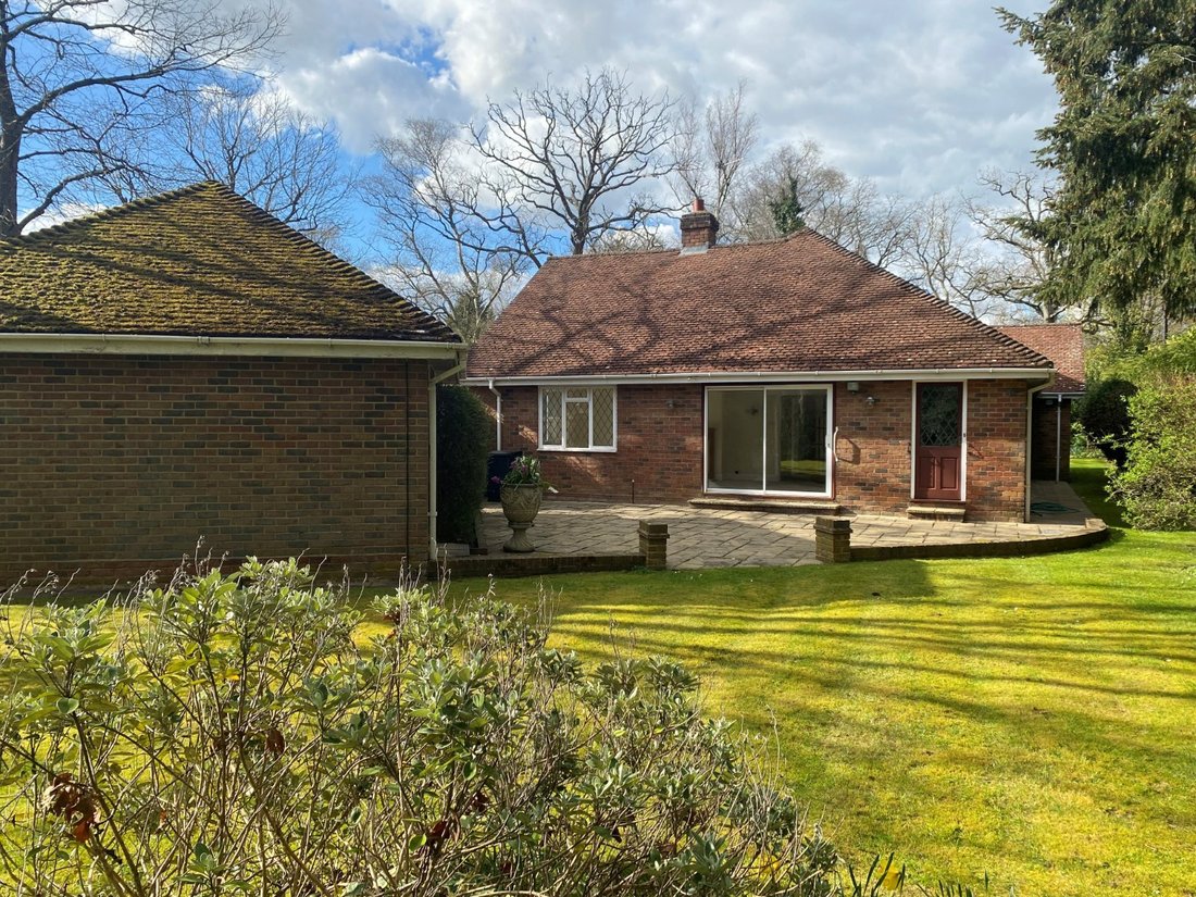 Bungalow in Tatling End, Gerrards Cross, England 4 - 16720282