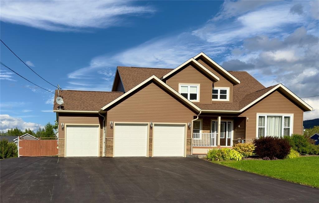 House in Pasadena, Newfoundland and Labrador, Canada 3 - 17543886