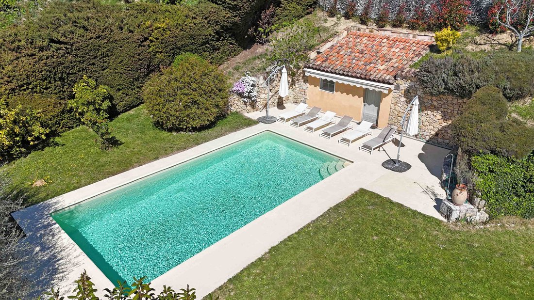 Villa in Saint-Paul-de-Vence, Provence-Alpes-Côte d'Azur, France 2 - 17505736