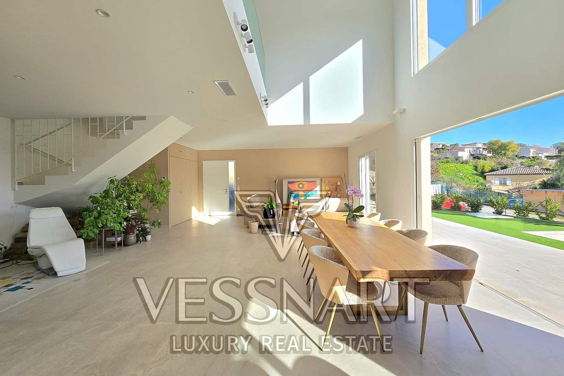 Villa in Val de Cagne-Colline Route de Vence, Cagnes-sur-Mer, France 3 - 17539722