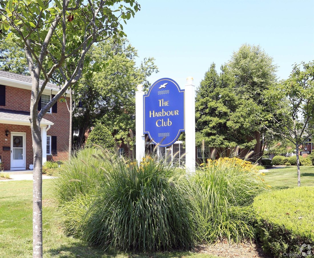 West Babylon, New York, United States 1 - 17541150