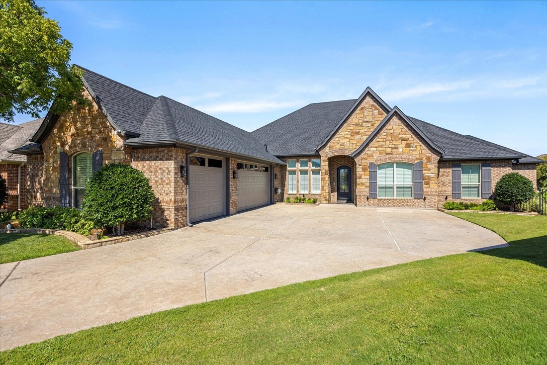 House in Granbury, Texas, United States 2 - 17540135