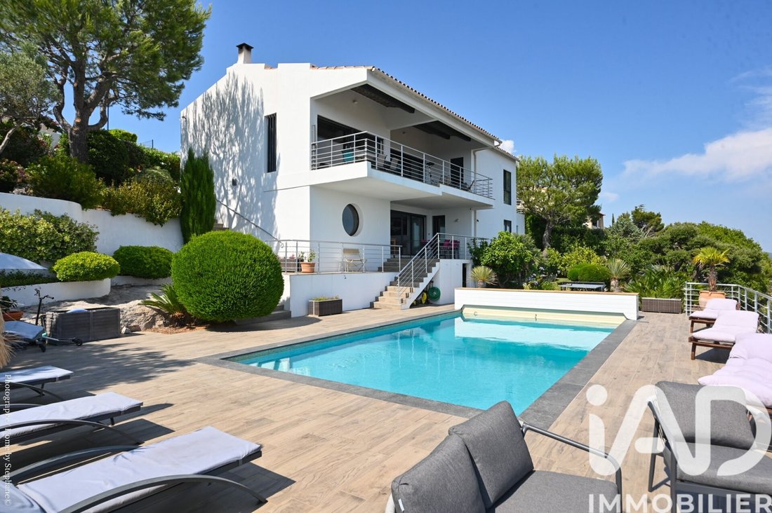 House in Carnoux-en-Provence, Provence-Alpes-Côte d'Azur, France 2 - 17545752