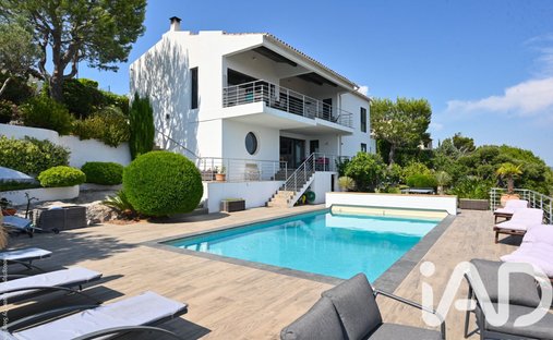 House in Carnoux-en-Provence, Provence-Alpes-Côte d'Azur, France 1