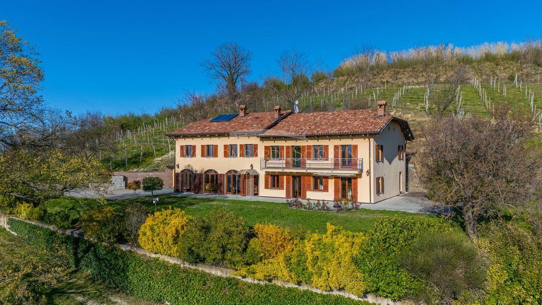 Villa in Mango, Piedmont, Piedmont, Italy 5 - 14985236