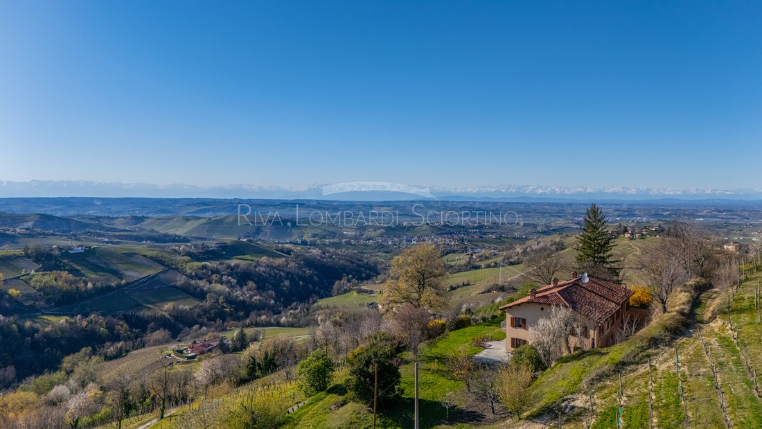 Villa in Mango, Piedmont, Piedmont, Italy 3 - 14985236