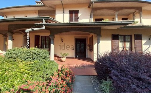 Villa in Ospitaletto, Lombardy, Italy 1