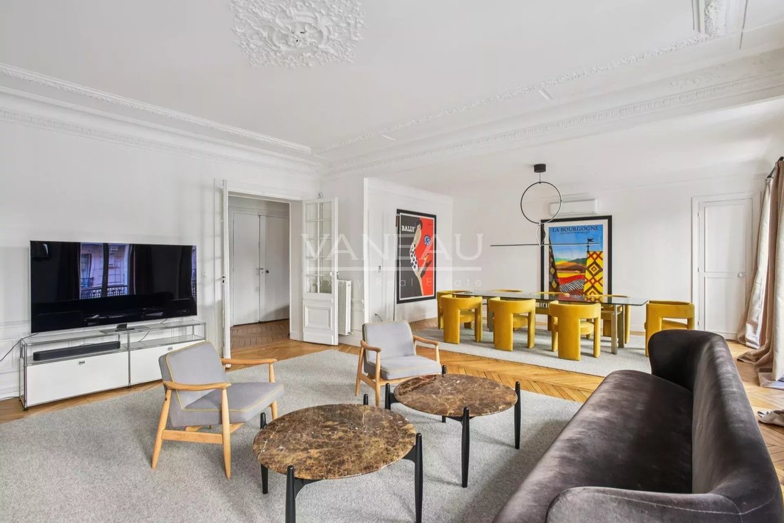 Apartment in Saint Philippe du Roule, Paris 8e Arrondissement, Paris 1 - 17541049