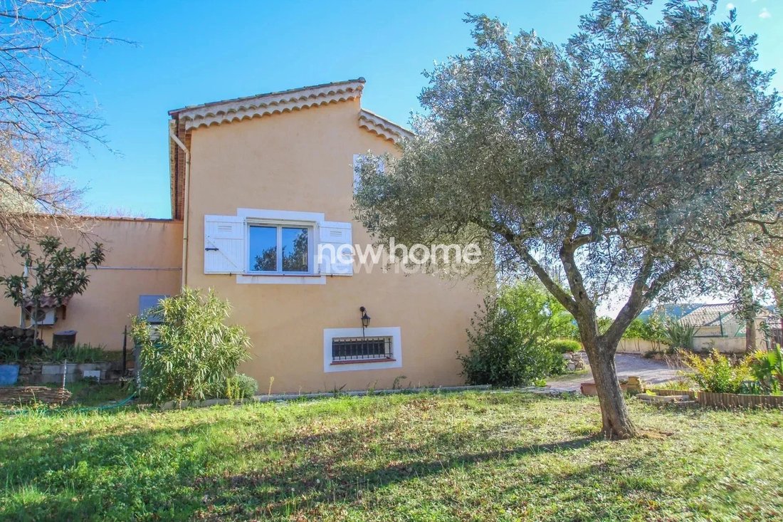 Villa in Bagnols-en-Forêt, Provence-Alpes-Côte d'Azur, France 2 - 17504683