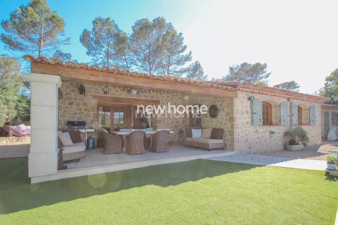 House in Saint-Paul-en-Forêt, Provence-Alpes-Côte d'Azur, France 2 - 17504660