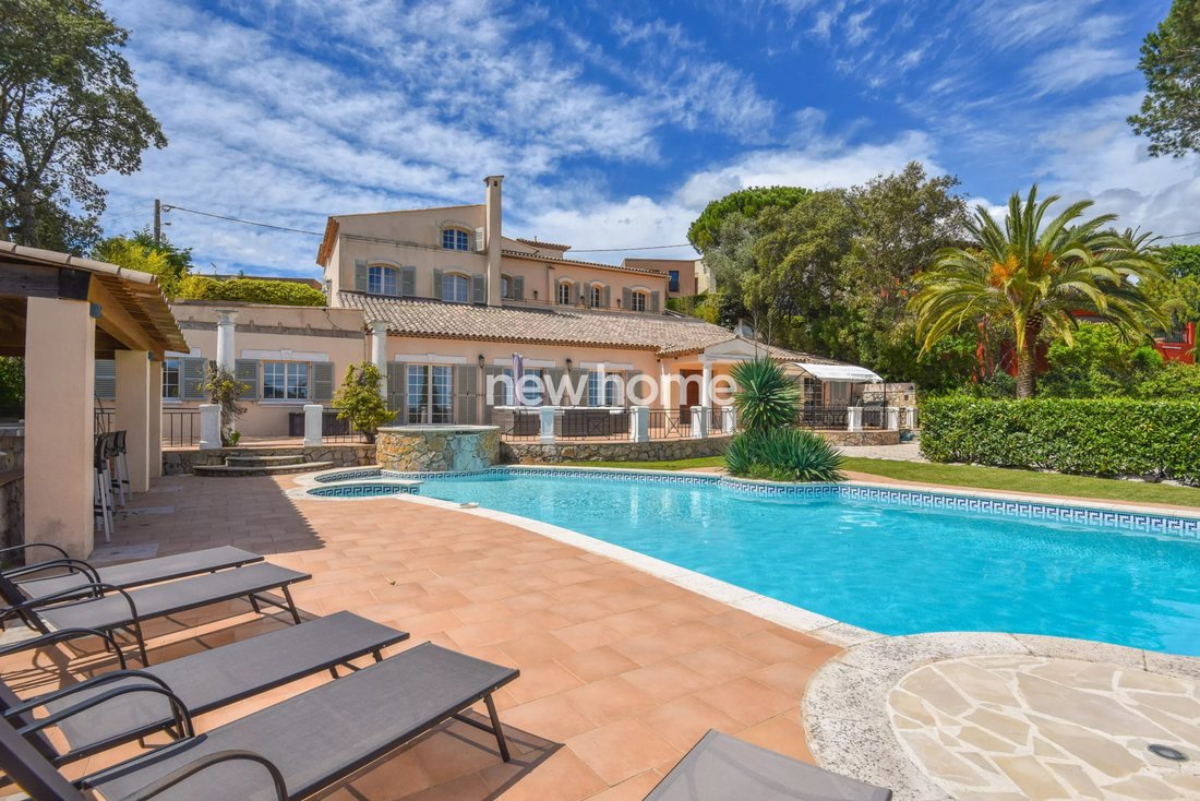 Estate in Les Adrets-de-l'Estérel, Provence-Alpes-Côte d'Azur, France 1 - 17505256