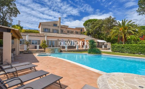 Estate in Les Adrets-de-l'Estérel, Provence-Alpes-Côte d'Azur, France 1