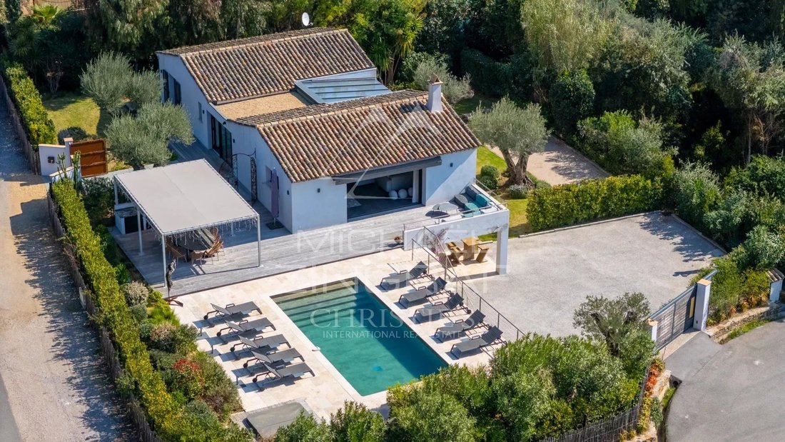 Villa in La Croix-Valmer, Provence-Alpes-Côte d'Azur, France 1 - 17540991