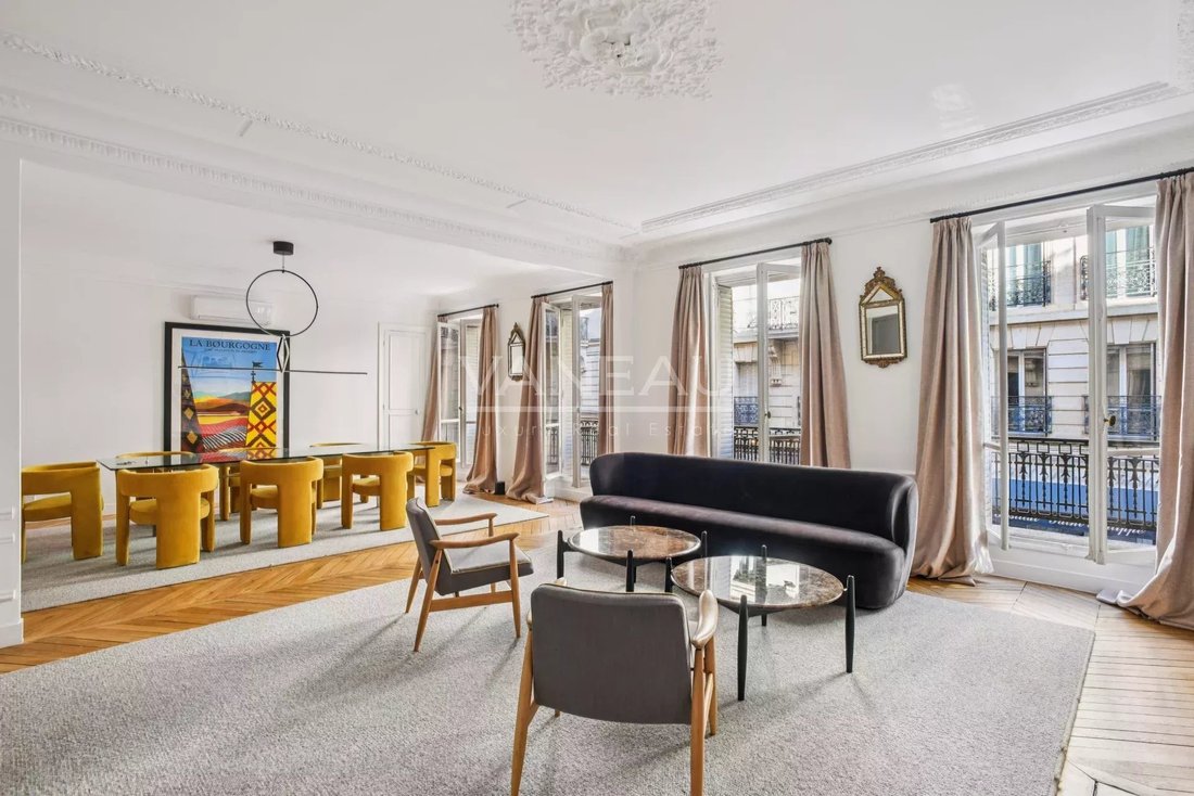 Apartment in Saint Philippe du Roule, Paris 8e Arrondissement, Paris 2 - 17541049