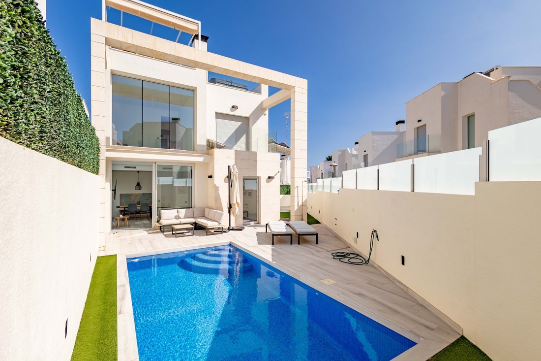 Villa in Orihuela, Valencian Community, Spain 1 - 17541041