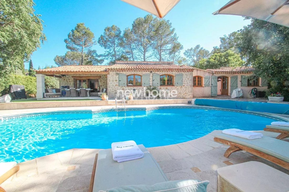 House in Saint-Paul-en-Forêt, Provence-Alpes-Côte d'Azur, France 1 - 17504660