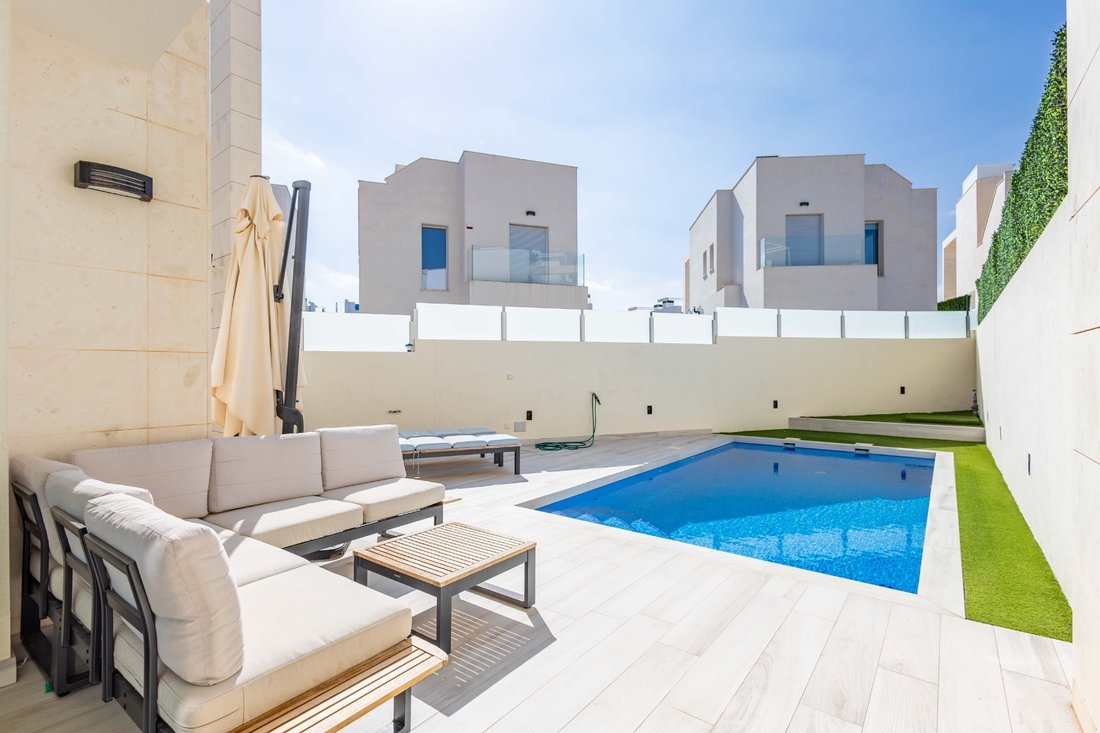 Villa in Orihuela, Valencian Community, Spain 2 - 17541041