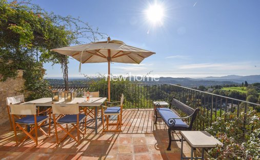 Country House in Châteauneuf-Grasse, Provence-Alpes-Côte d'Azur, France 1