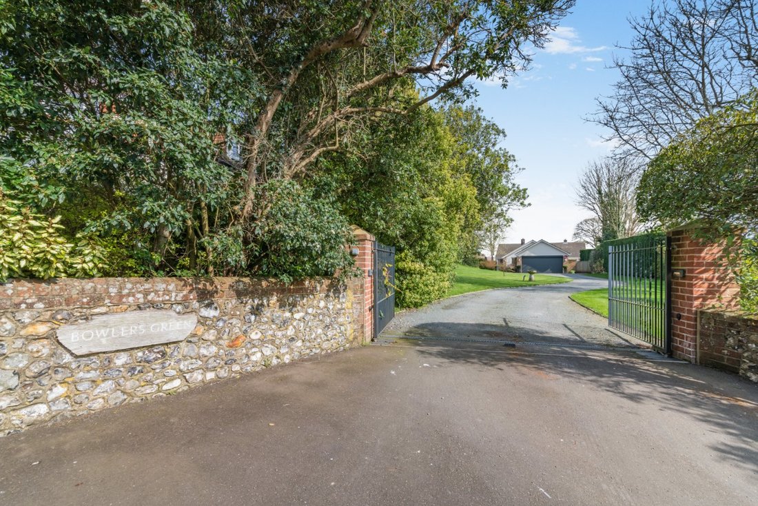 Bungalow in Slindon, England 1 - 17540239