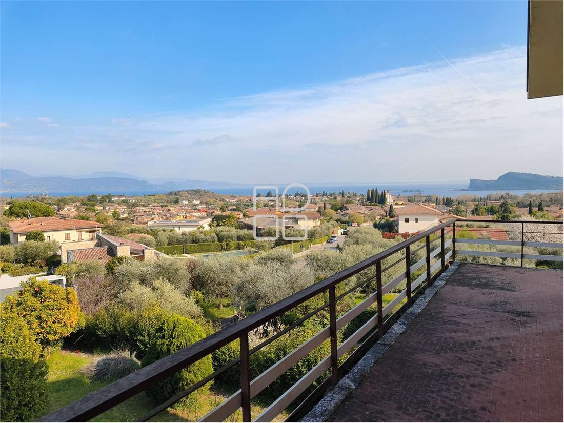 Villa in San Felice del Benaco, Lombardy, Italy 1 - 17544352