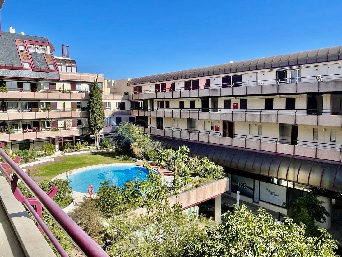 Apartment in Estoril, Cascais e Estoril, Lisbon 1 - 13782427