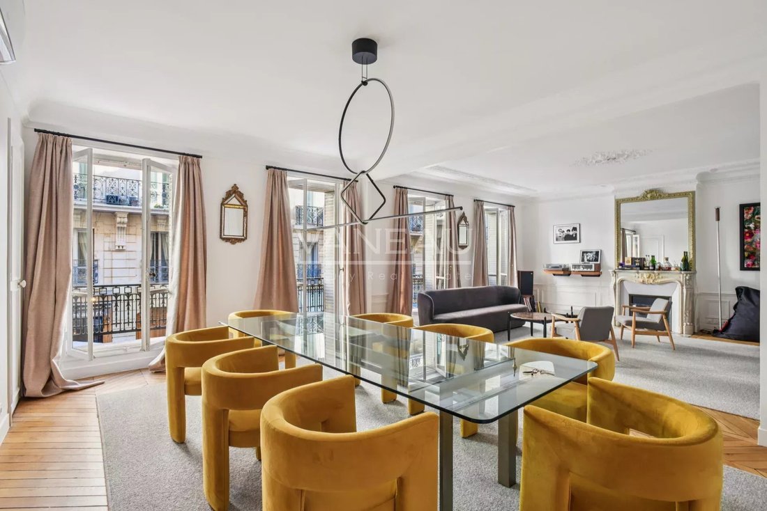Apartment in Saint Philippe du Roule, Paris 8e Arrondissement, Paris 3 - 17541049
