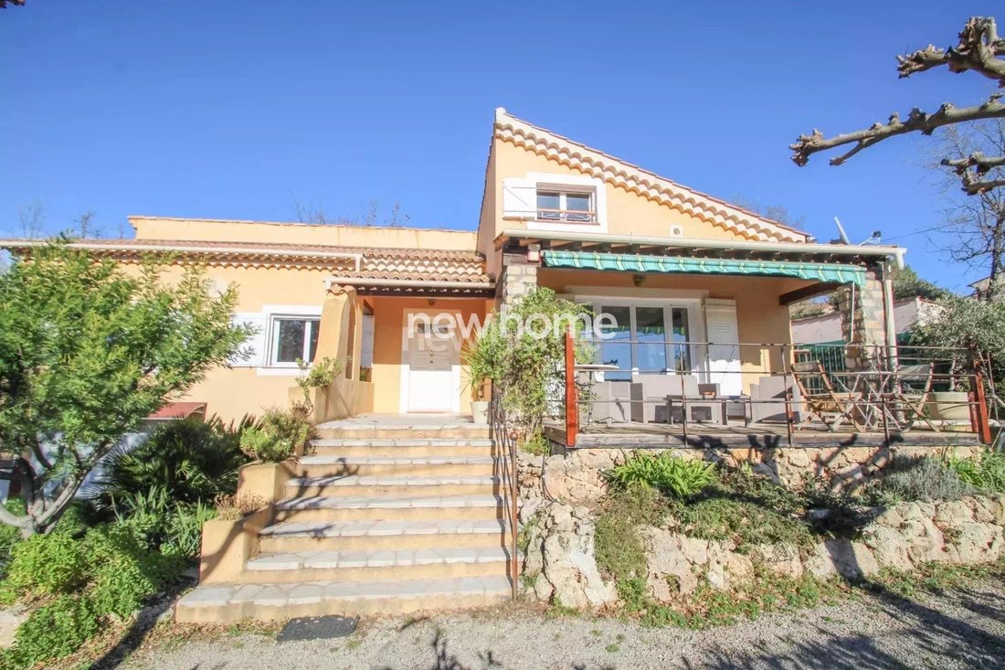 Villa in Bagnols-en-Forêt, Provence-Alpes-Côte d'Azur, France 3 - 17504683