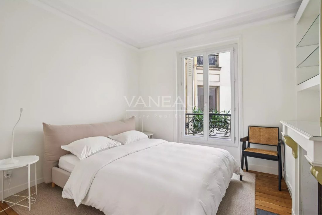 Apartment in Saint Philippe du Roule, Paris 8e Arrondissement, Paris 5 - 17541049