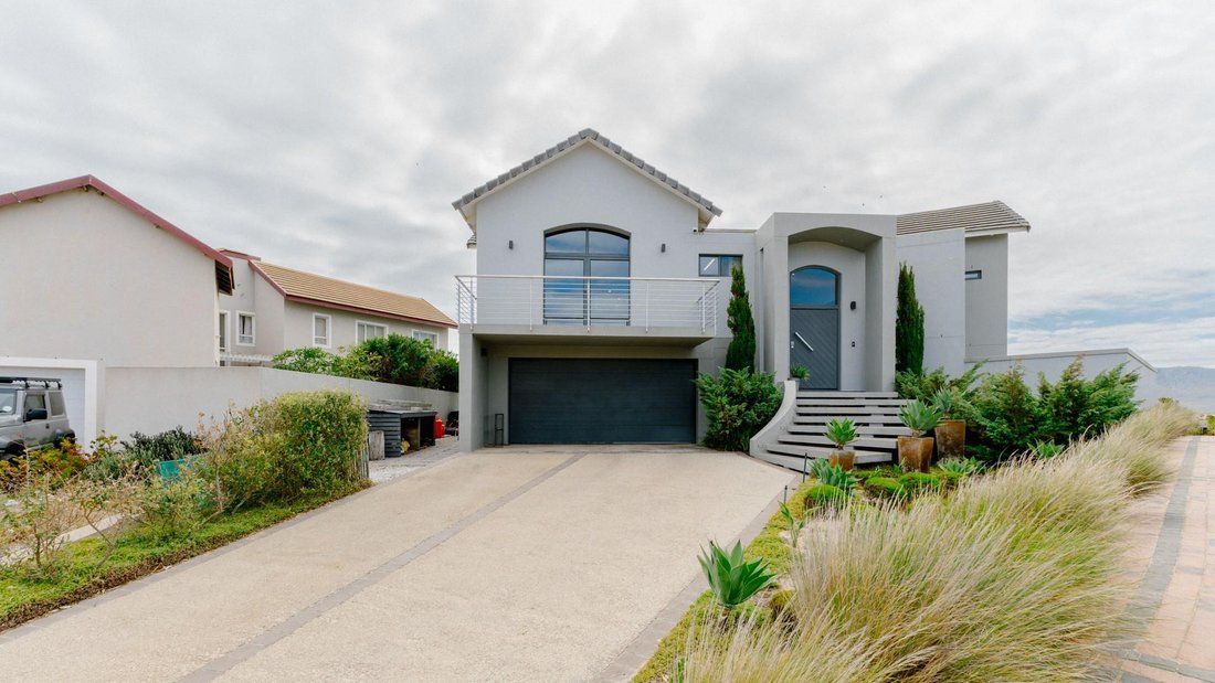 House in Overstrand Local Municipality, Western Cape, South Africa 1 - 17543024