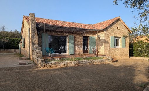18th Century Château Facing The Luberon