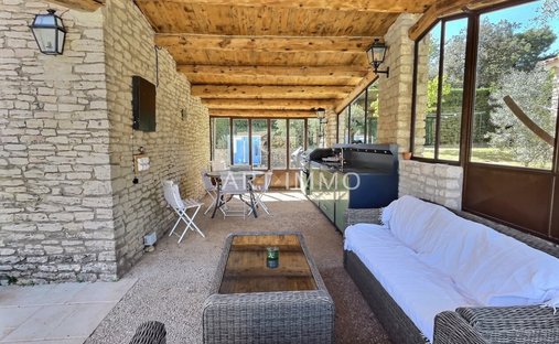 18th Century Château Facing The Luberon