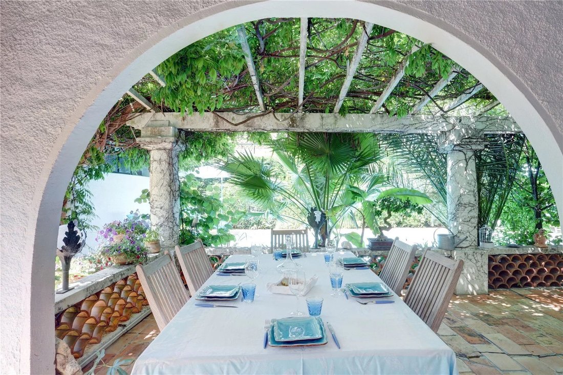 Villa in Antibes, Provence-Alpes-Côte d'Azur, France 1 - 17540977