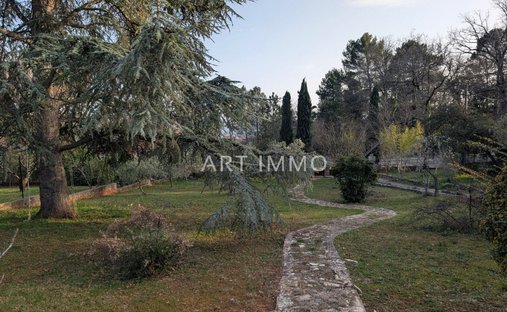 18th Century Château Facing The Luberon