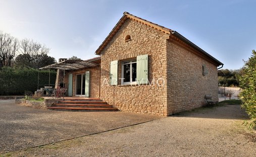 18th Century Château Facing The Luberon