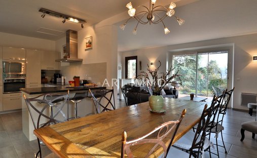 18th Century Château Facing The Luberon