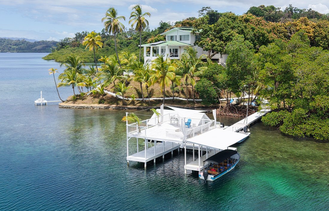 Villa in Valle de Agua Arriba, Bocas del Toro Province, Panama 1 - 17542237