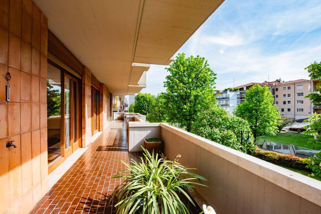 Apartment in Borgo Pignolo District, Bergamo, Italy 4 - 17545199