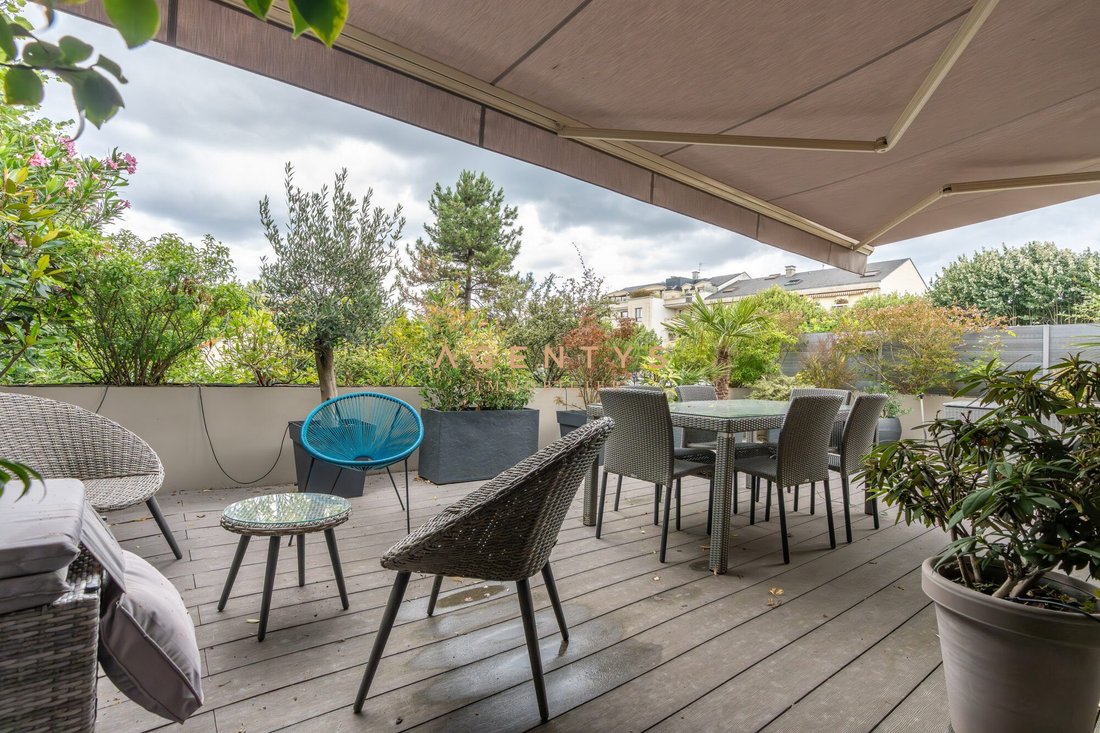 Apartment in Ledru Rollin, Le Perreux-sur-Marne, France 2 - 15980194